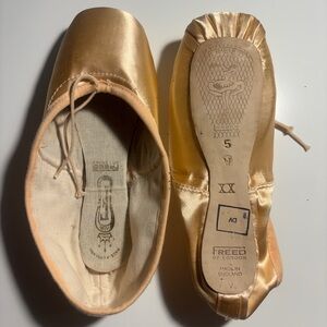 Ballet Pointe Shoes: Freed of London double x size 5
